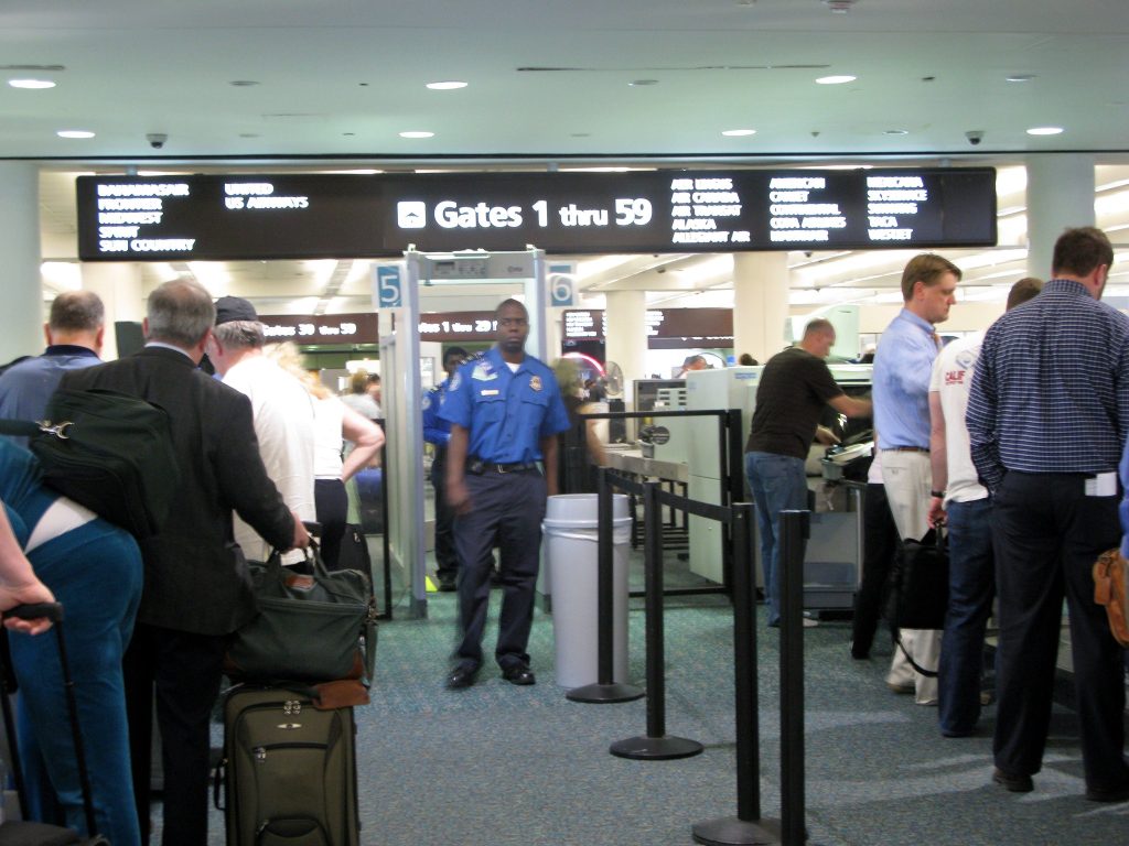 A photo of an airport security line