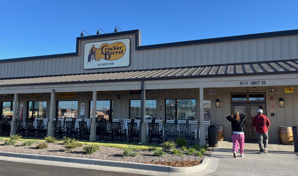 The outside of the Cracker Barrel restaurant